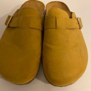 Women’s Sun and Stone Yellow Clogs Size 7.5